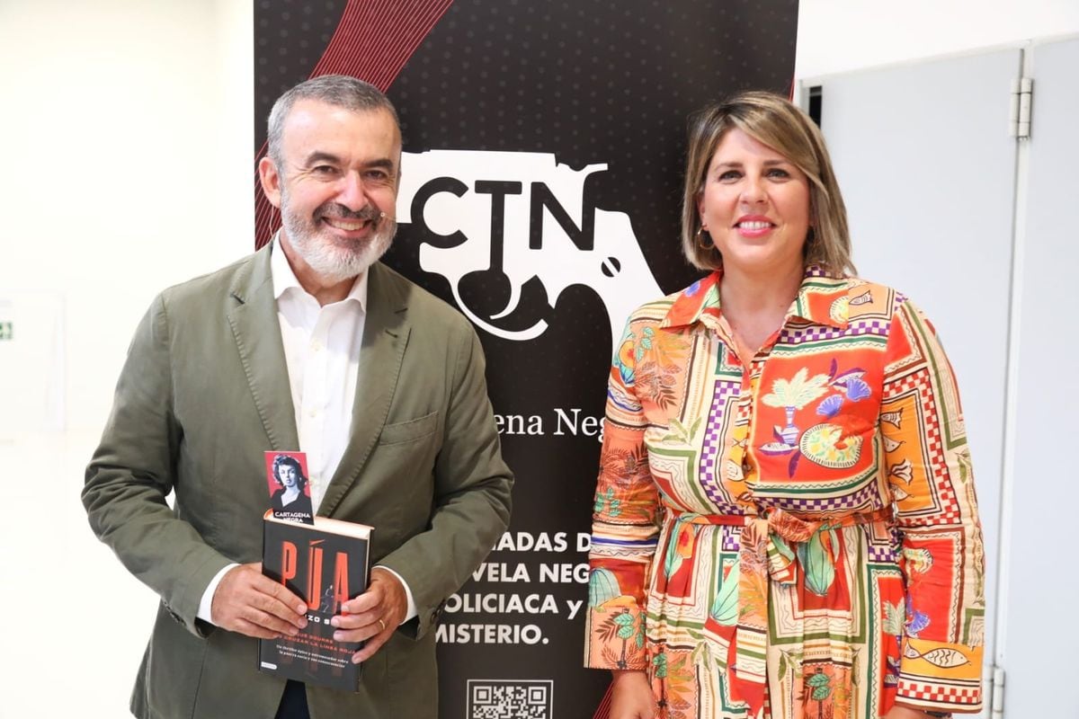 Lorenzo Silva y la alcaldesa de Cartagena, Noelia Arroyo