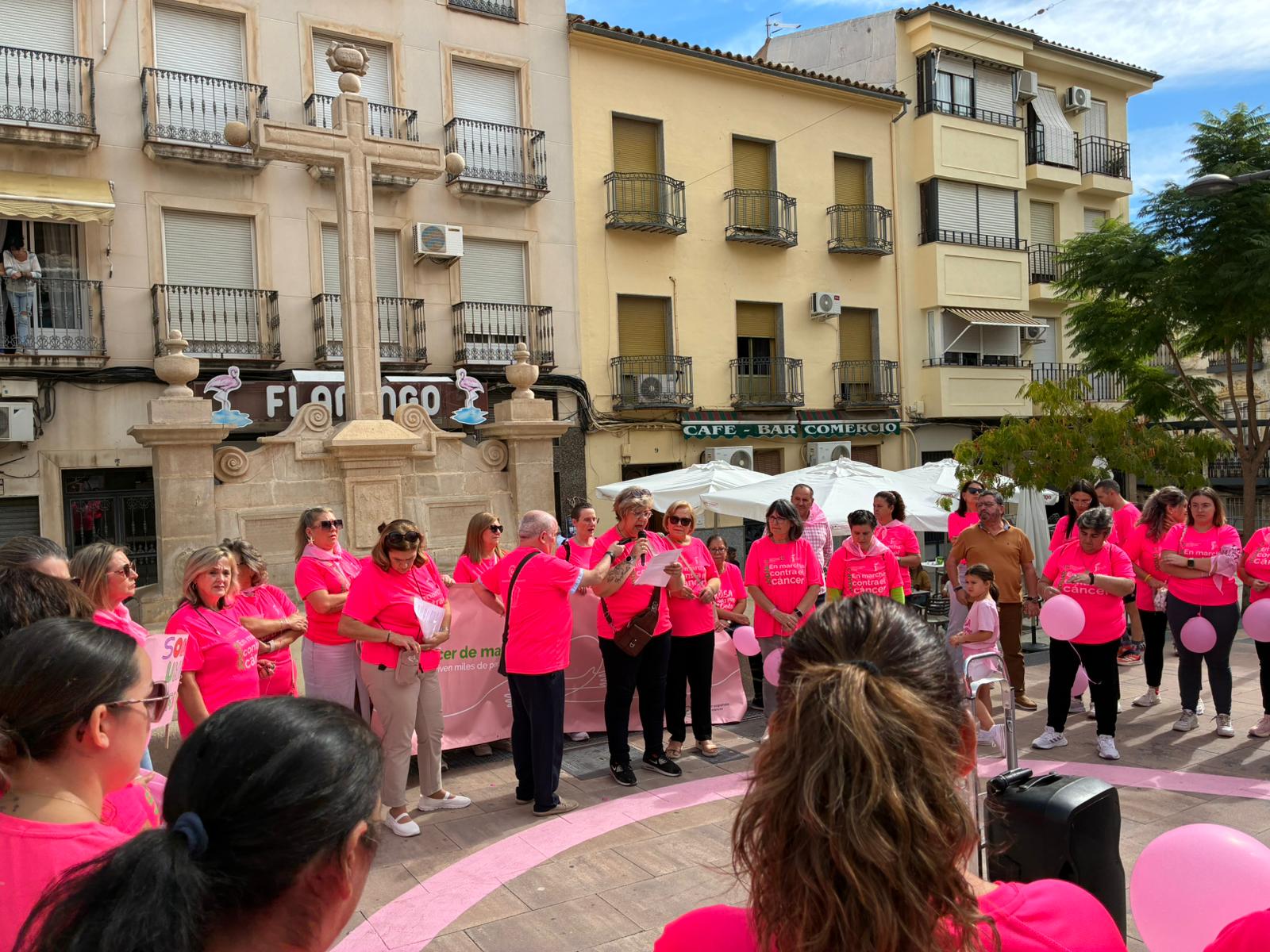 Momento de la lectura del manifiesto por Juani y Maricarmen