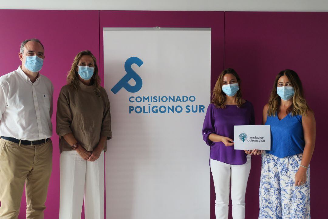 Entrega de mascarillas en el Comisionado del Polígono Sur