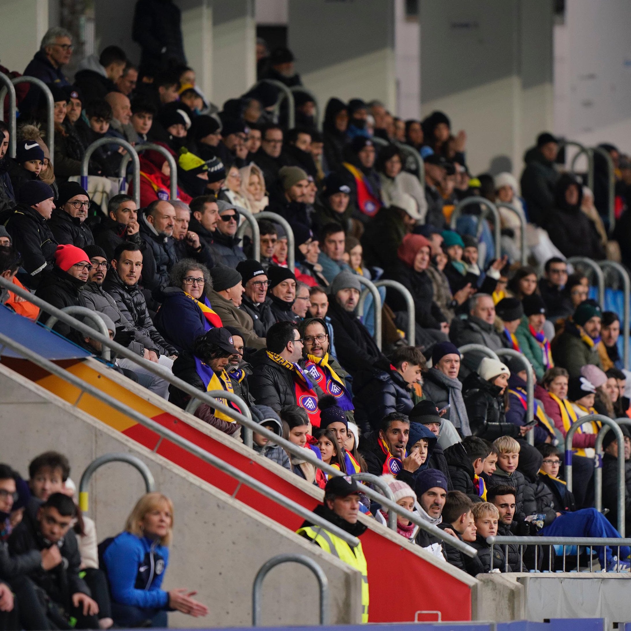 Públic en un partit de l&#039;FC Andorra al Nacional