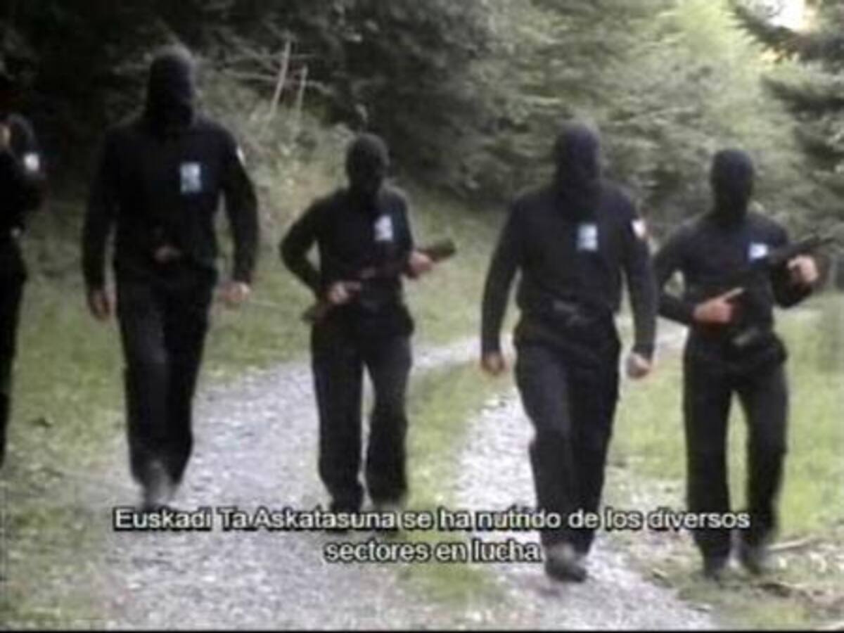 Tres encapuchados de ETA roban a golpe de pistola material para falsificar