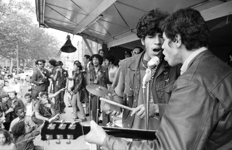 Los Ghetto Brothers durante una actuación en el Bronx en los años 70