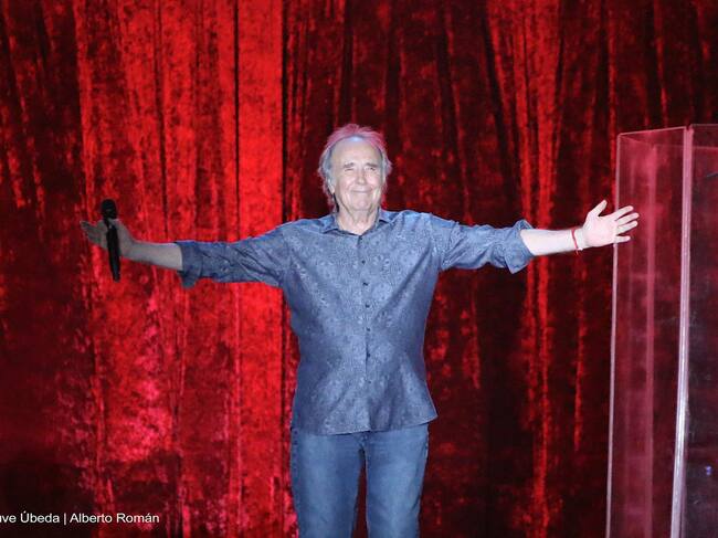 Serrat durante su concierto en el FestMUVE de Úbeda