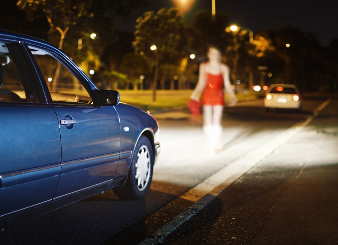 Málaga prohíbe las prácticas sexuales en la calle a menos de doscientos metros de distancia de colegios, viviendas o zonas comeciales 