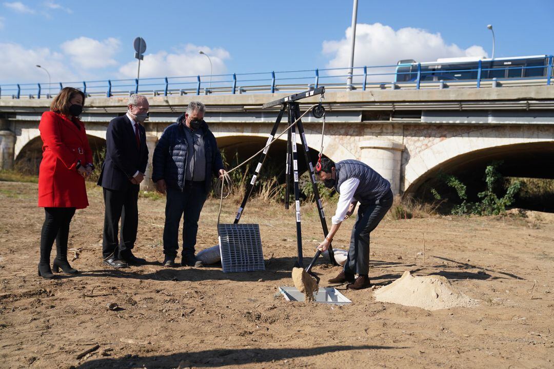 Primera piedra de las obras en el cauce bajo del río Guadalhorce