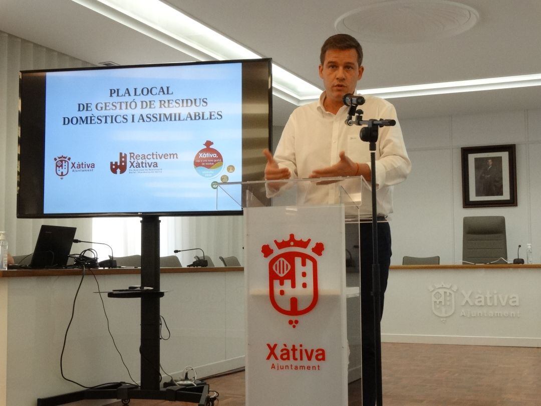 El alcalde de Xàtiva en la presentación del Plan Local de Gestión de Residuos