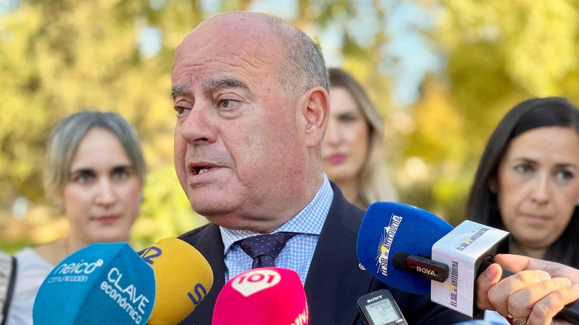 El alcalde de Antequera atiende a los medios de comunicación