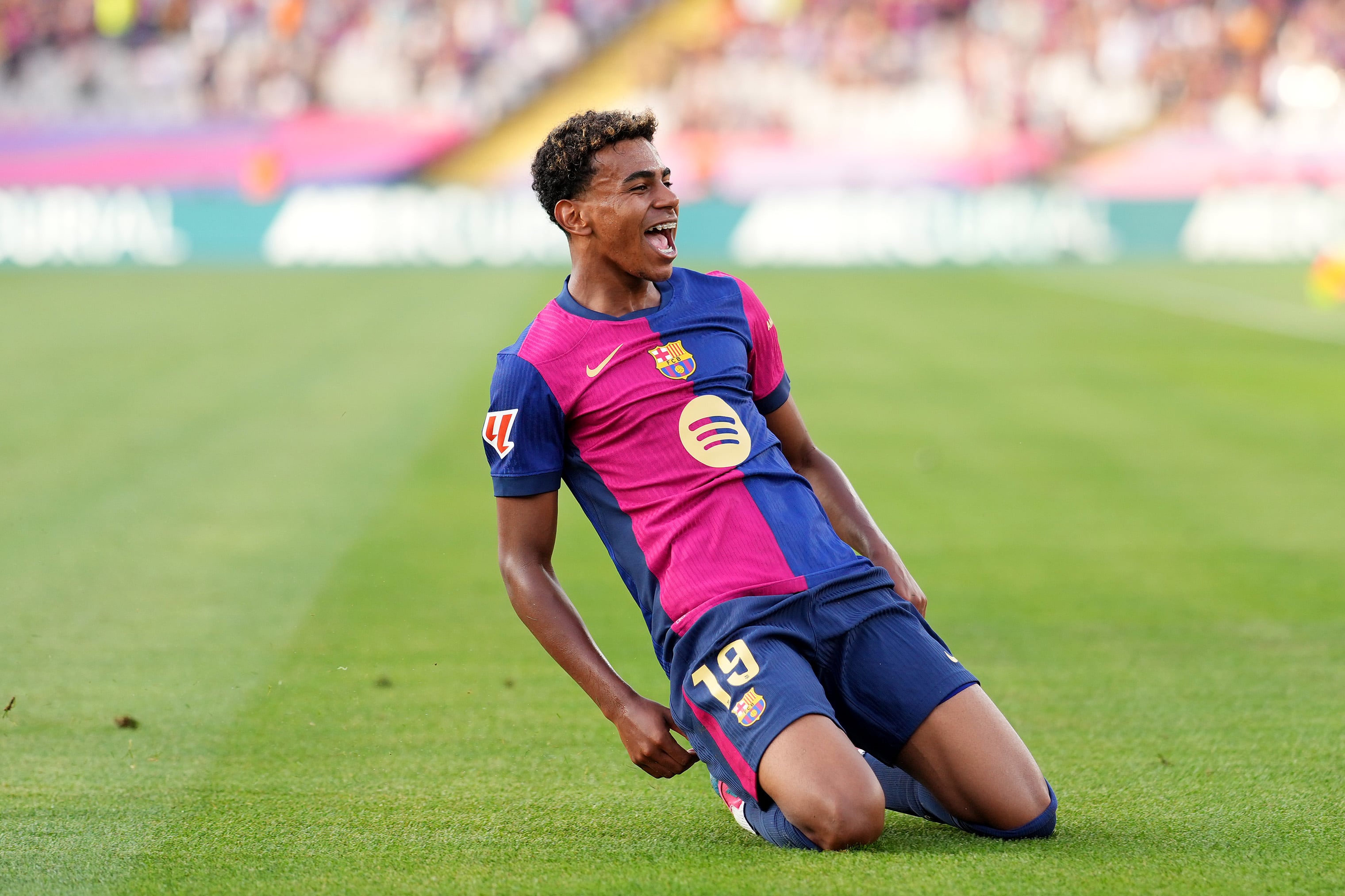 Lamine Yamal celebrando su gol ante el Athletic