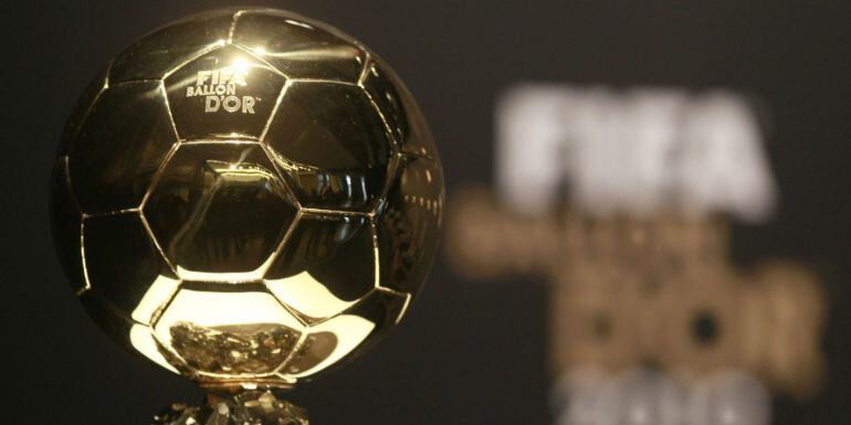 El Balón de Oro de la FIFA que reconoce al mejor futbolista del año.