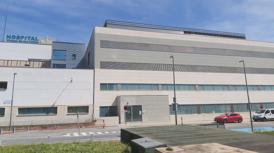 El Hospital Virgen de los Lirios de Alcoy vuelve a atender a un paciente con coronavirus tras mes y medio sin registrar ingresos por esta enfermedad.