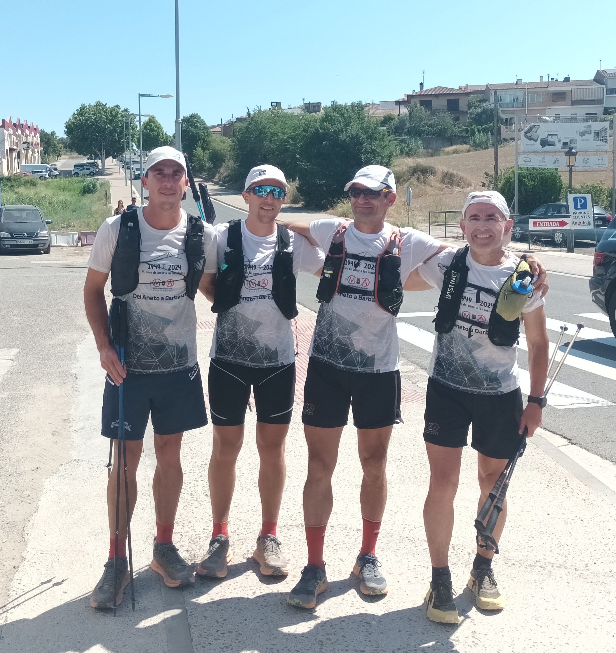 Julián Migales, Jaime López, Mariano Lacambra y Alejandro Castarlenas han finalizado el reto Cumbre del Aneto-Barbastro