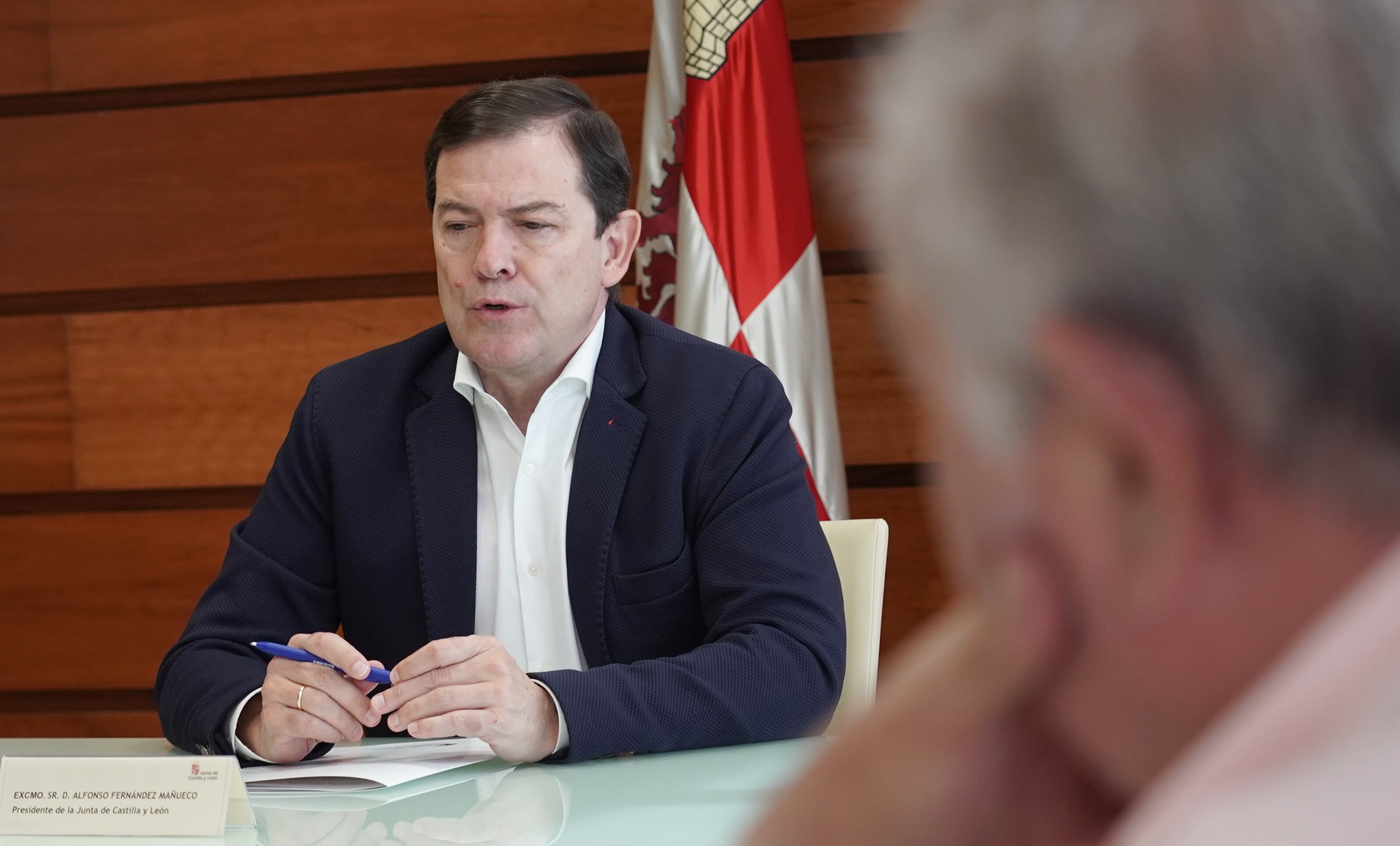 El presidente de la Junta, Alfonso Fernández Mañueco, y la consejera de Agricultura, Ganadería y Desarrollo Rural, María González Corral, mantienen una reunión de trabajo con los representantes de las organizaciones profesionales agrarias para abordar las medidas de recuperación de las zonas afectadas por los incendios.