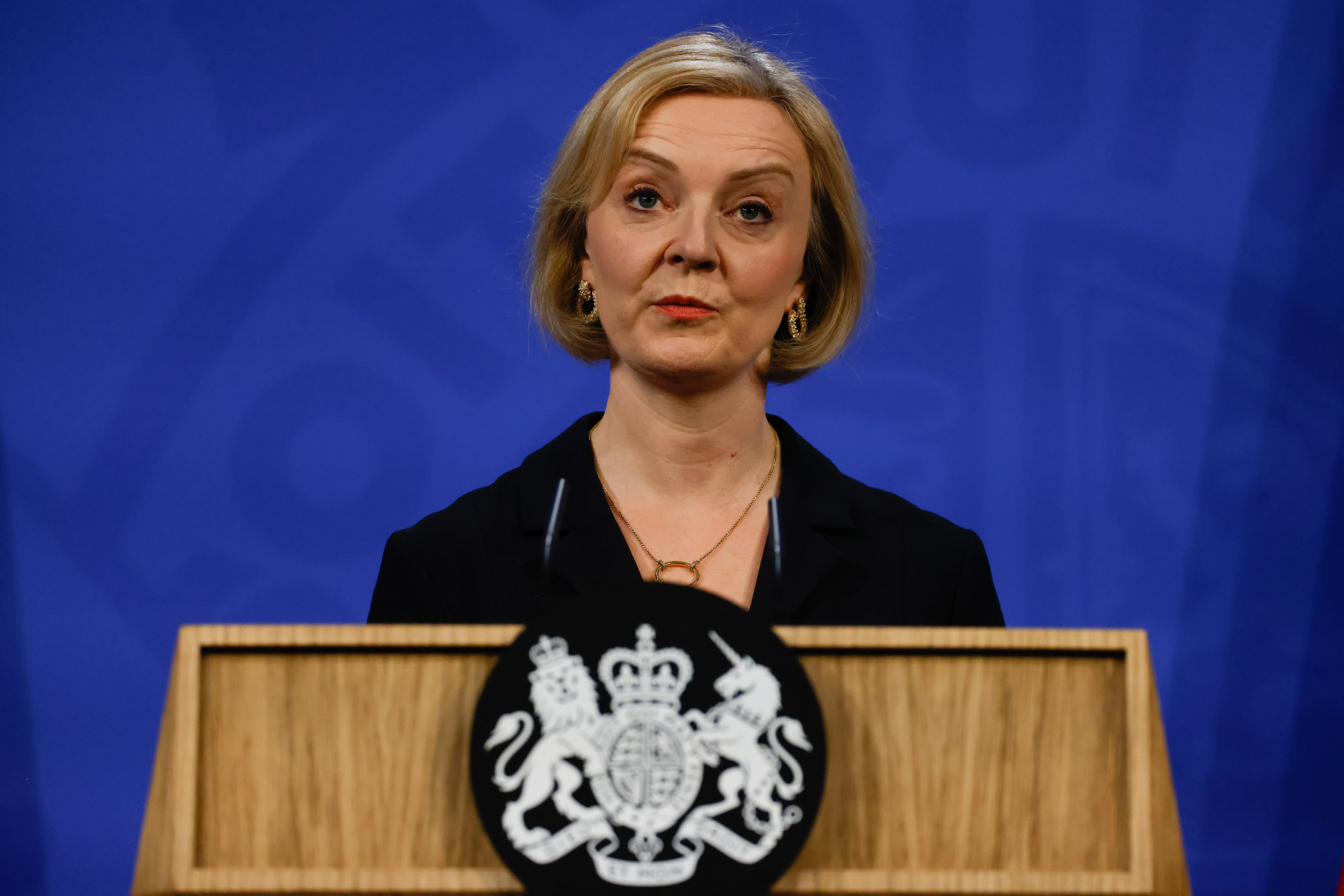 Liz Truss en una rueda de prensa en Reino Unido. EFE/EPA/Carlos Jasso / POOL