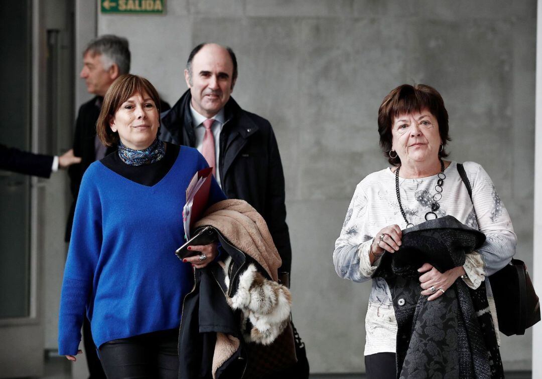 La presidenta del Gobierno, Uxue Barkos (c), la Consejera de Presidencia, Función Pública, Interior y Justicia. María José Beaumont (d) y el vicepresidente del Desarrollo Económico, Manu Ayerdi