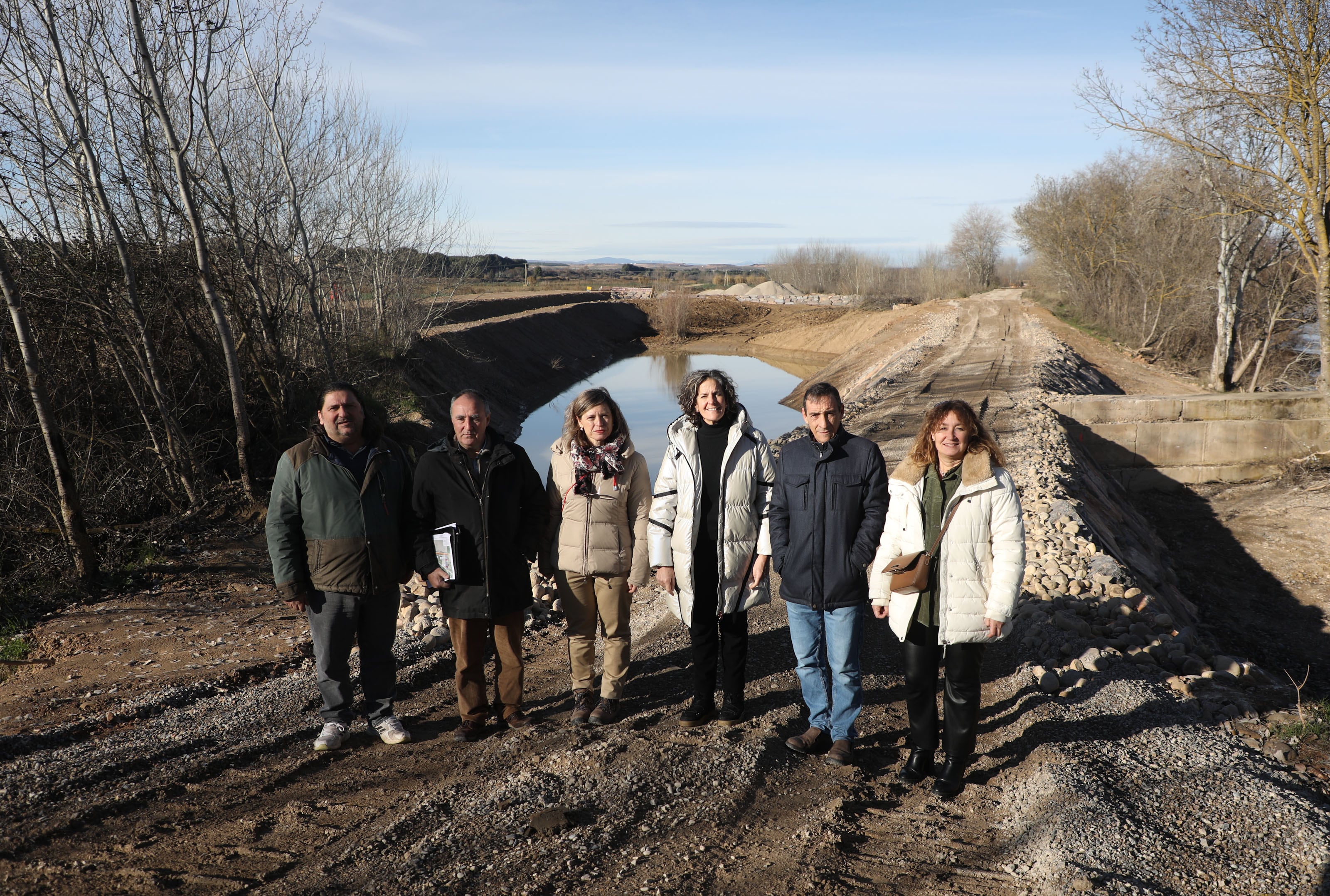 De izda a dcha: Blas Lorente, concejal de Ribaforada: Lorenzo Polanco; Dolores Pascual; Itziar Gómez; Ignacio GIL; y Noemí Hernández, teniente de alcalde de Ribaforada