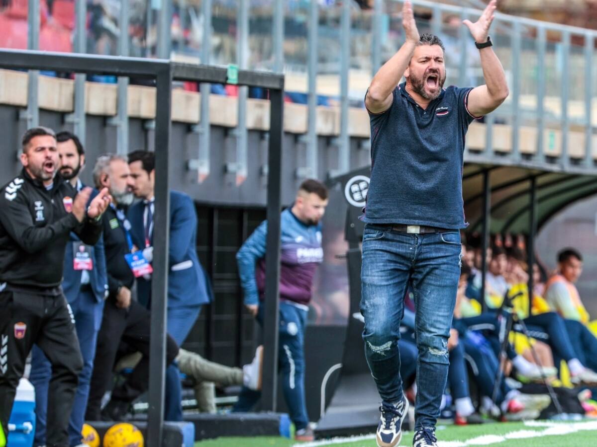 Fernando Estévez, Ent. del Eldense, antes de recibir al F. C. Andorra
