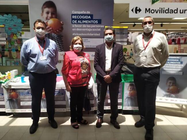 De izquierda a derecha: Marcos Romero, Dtor. Carrefour Zaraiche; Mercedes Navarro, Pta. Delegación Cruz Roja Murcia; Faustino Herrero, Pte. Cruz Roja Región de Murcia, y Jose Manuel Prado, Dtor. Hipermercados Carrefour Región de Murcia