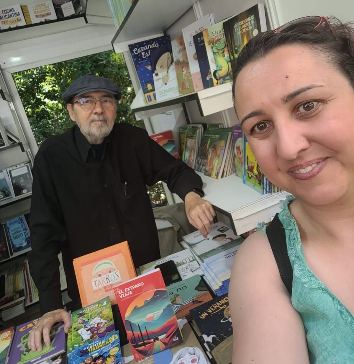 Guillermo Galván en la Feria del Libro de Madrid con Lorena Bodas de Todo Libro