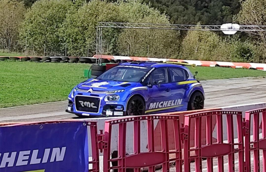 Emilio Martí Costa con su citroen C3.