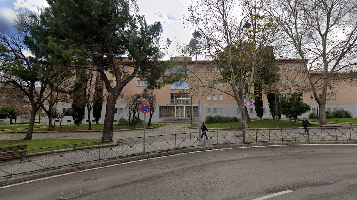 Un hombre intenta retener a una menor en una parada de autobús de Leganés (audio Telemadrid)