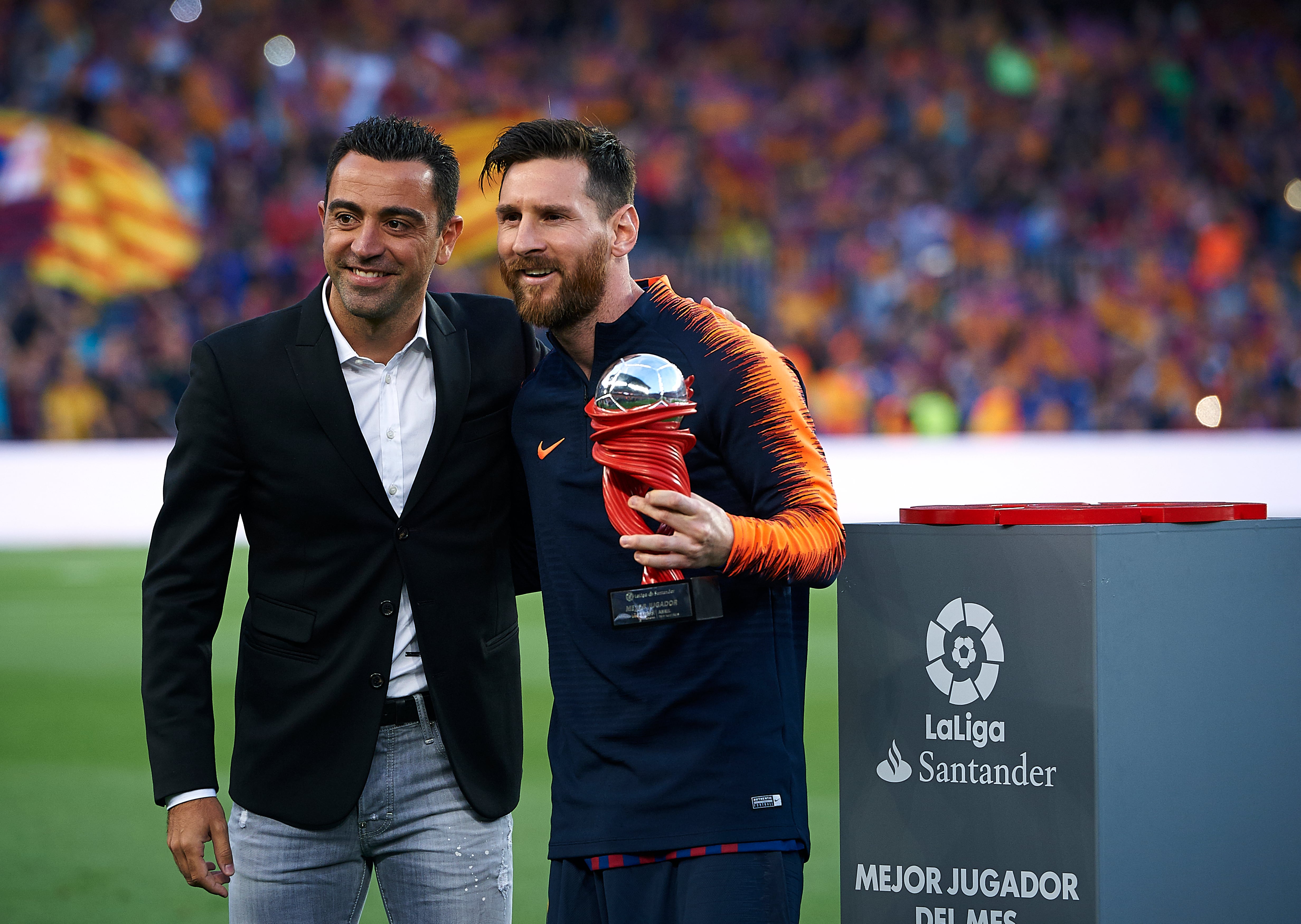 Messi junto a Xavi en el Camp Nou