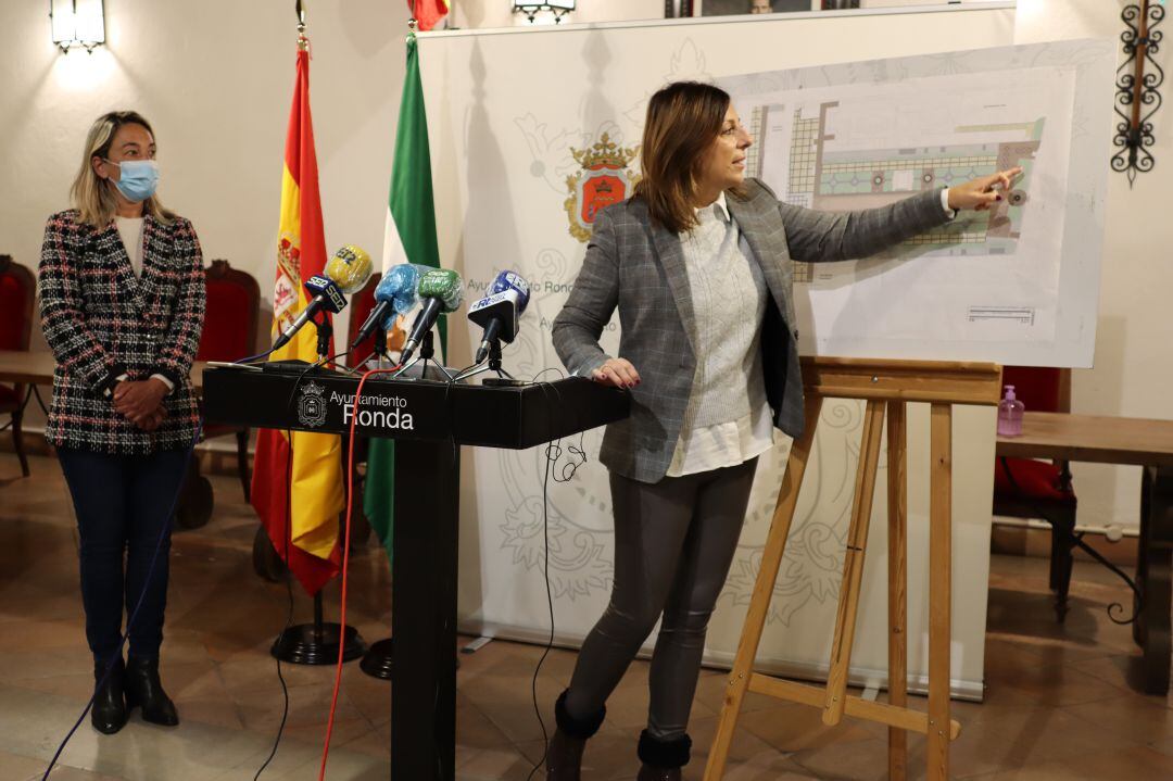 La alcaldesa de Ronda, Mª Paz Fernández, ha presentado el proyecto de remodelación de la Alameda del Tajo