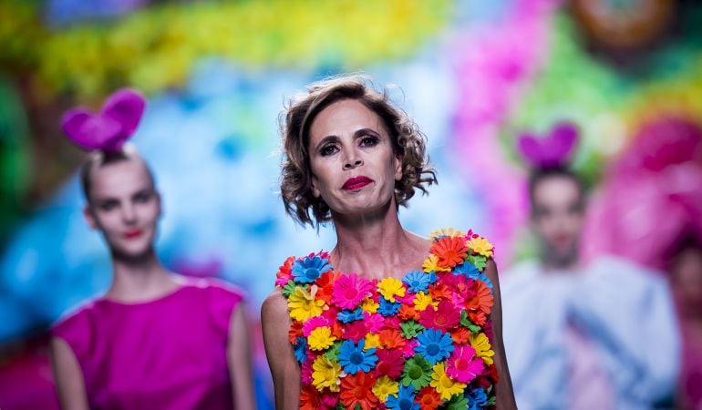 Agatha Ruiz de la Prada aparece en la firma de su divorcio con un burka.