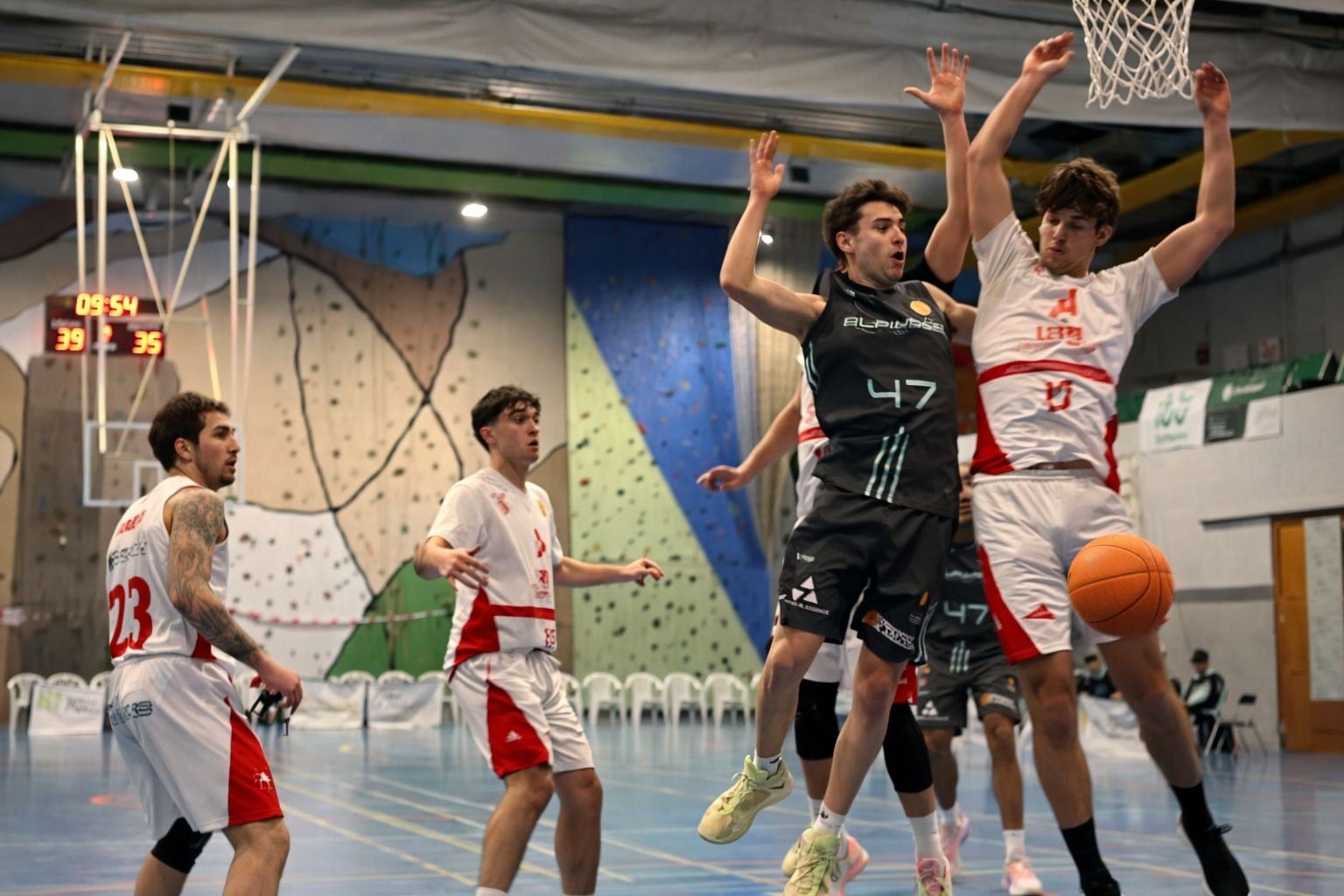 El derbi aragonés fue emocionante con un final ajustado (66-65)