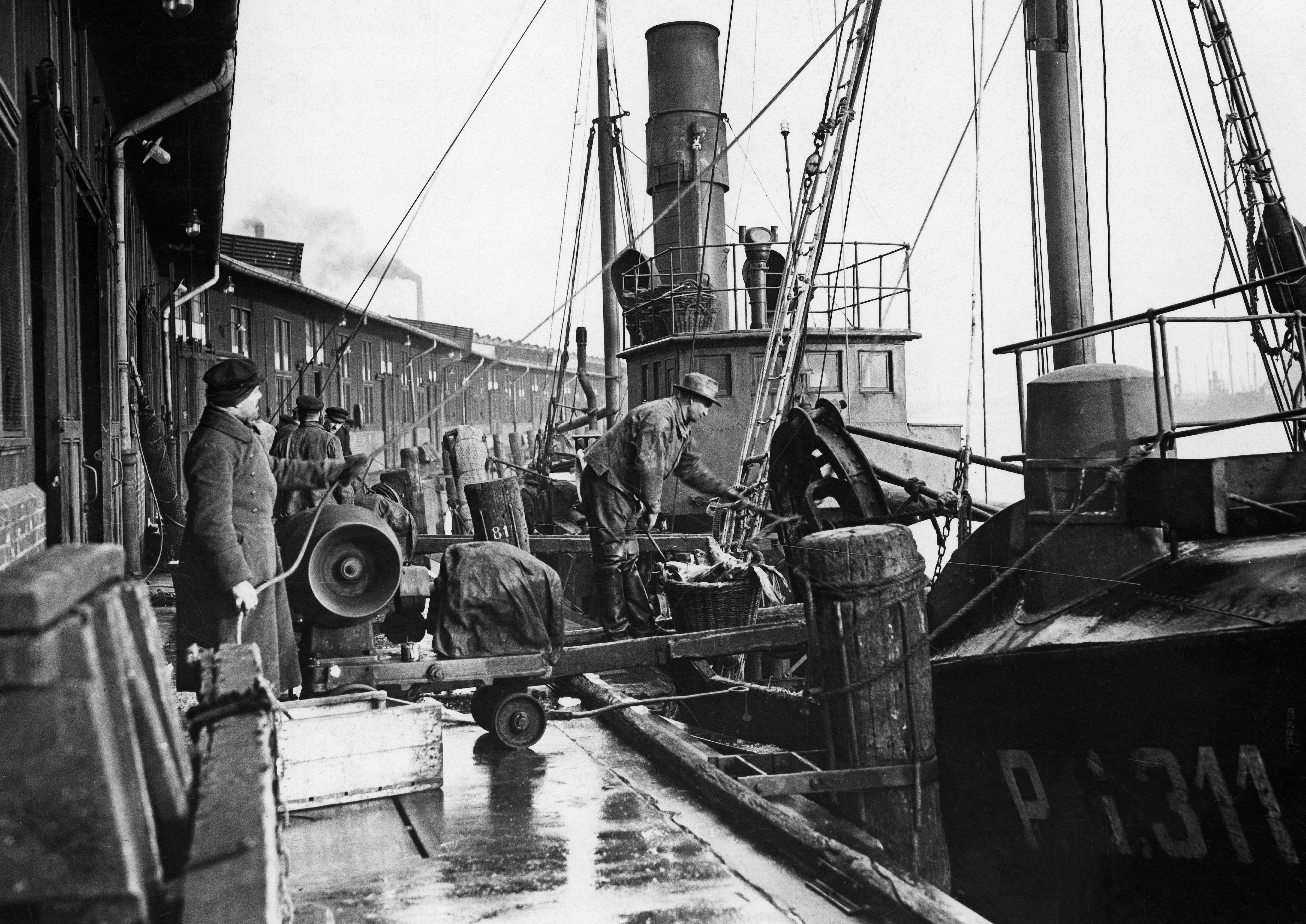 Imagen de archivo del puerto pesquero de Wesermünde