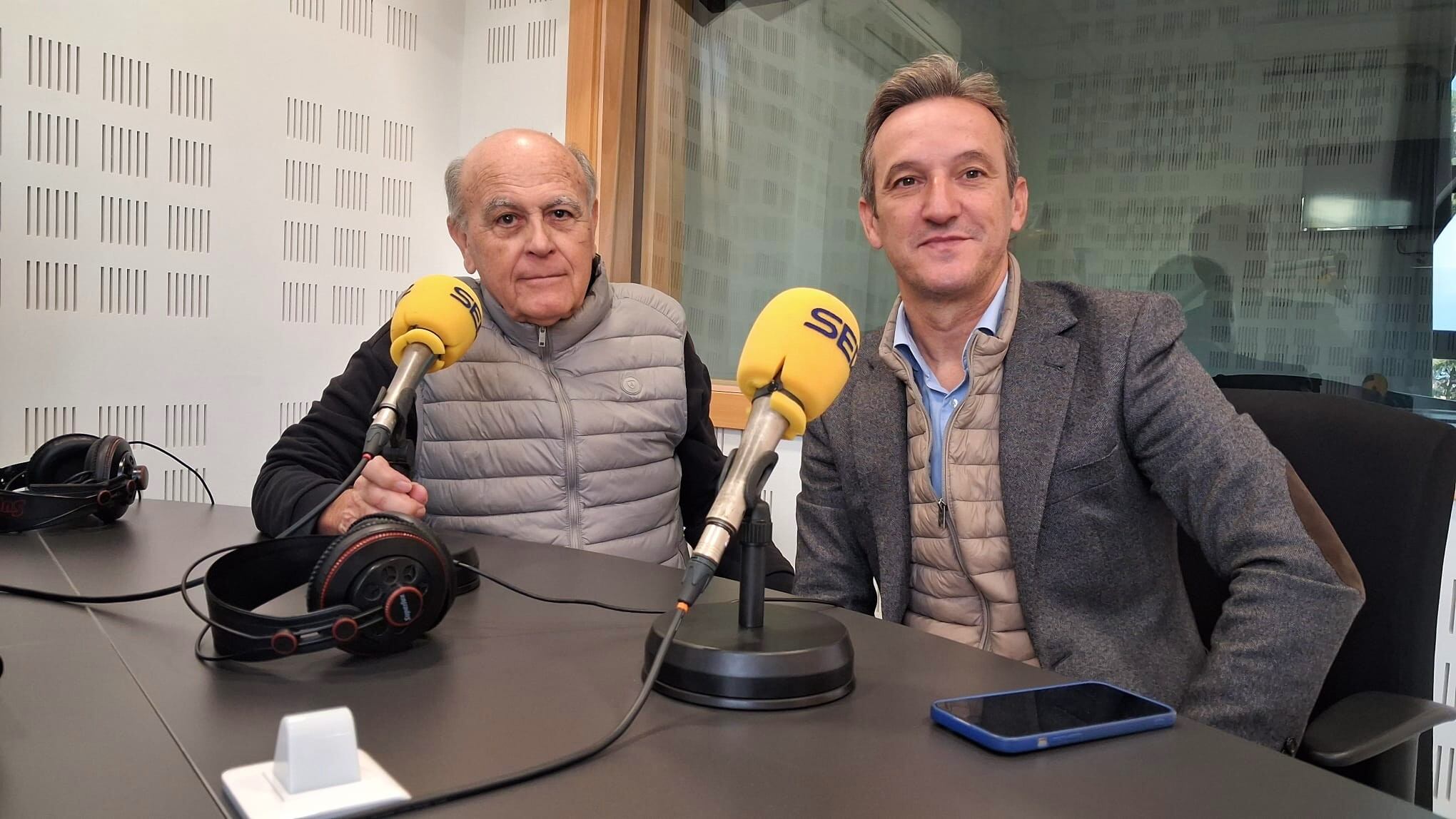 Miguel Ángel Martín Lorenzo (d), director gerente del Centro de Asuntos Taurinos de la Comunidad de Madrid, junto a Gabriel Úbeda, experto taurino en SER Madrid Sur