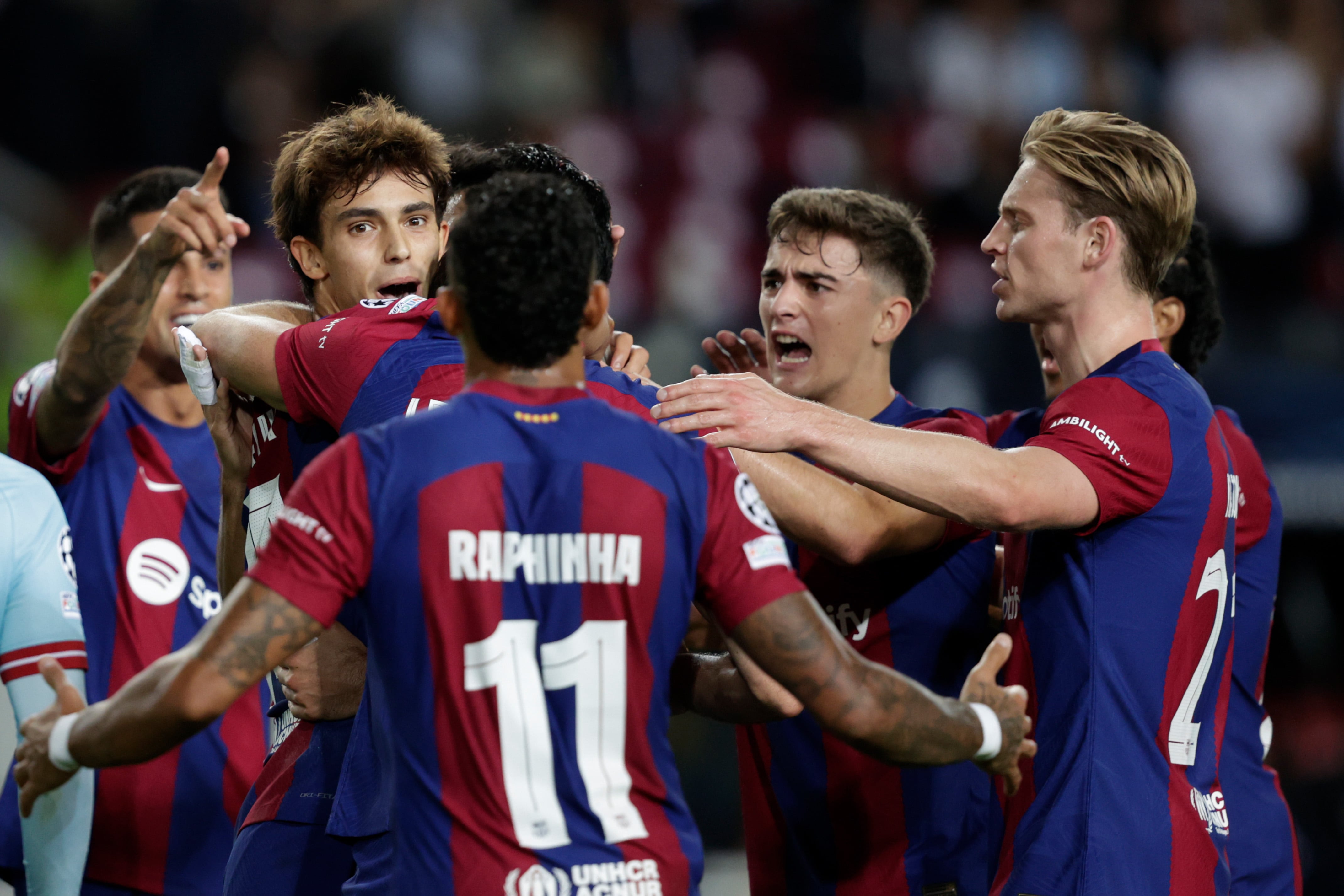 Los jugadores del FC Barcelona celebran un gol ante el Amberes