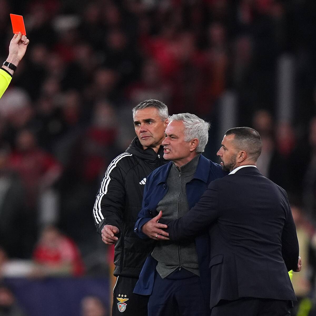 Mourinho no se sentará en el banquillo en el Bernabéu