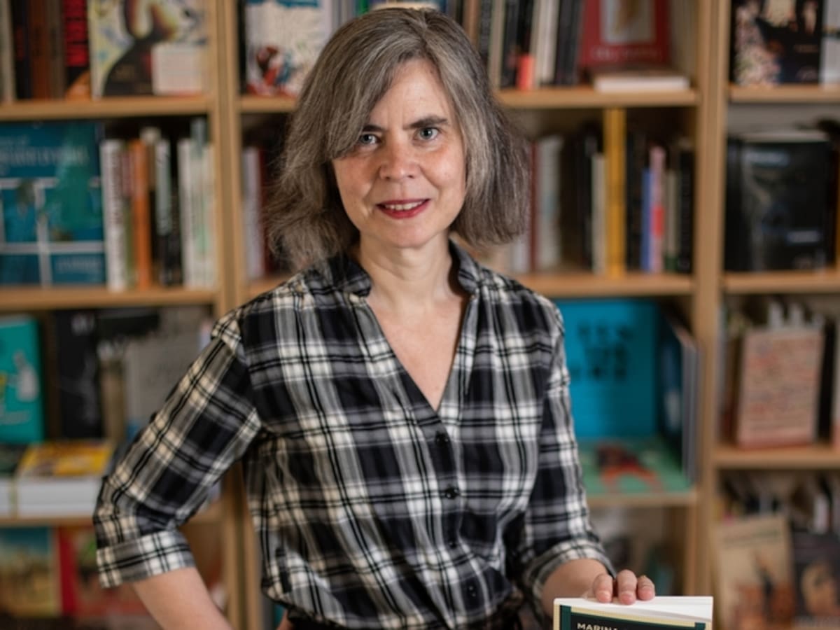 Cuando desaparece la autora más leída del país: el enigma de “La doble desaparición de Abril del Pino”