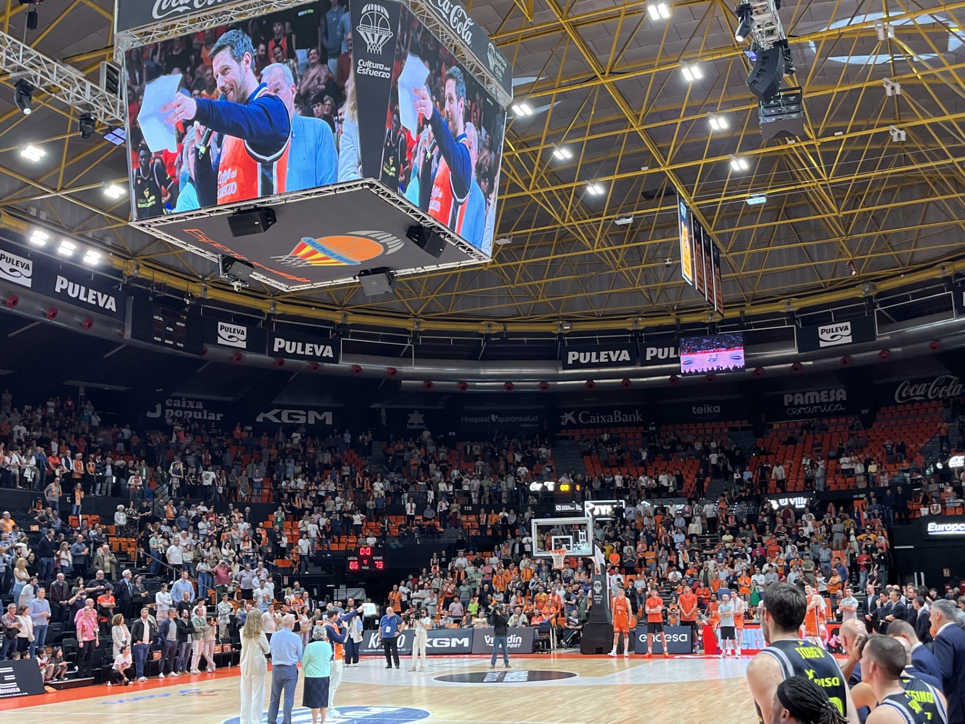 Fiesta de Van Rossom tras la victoria ante Gran Canaria.