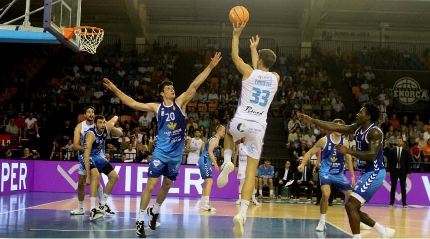 L'Hestia va superar al seu primer rival de la temporada a la lliga de Primera FEB.