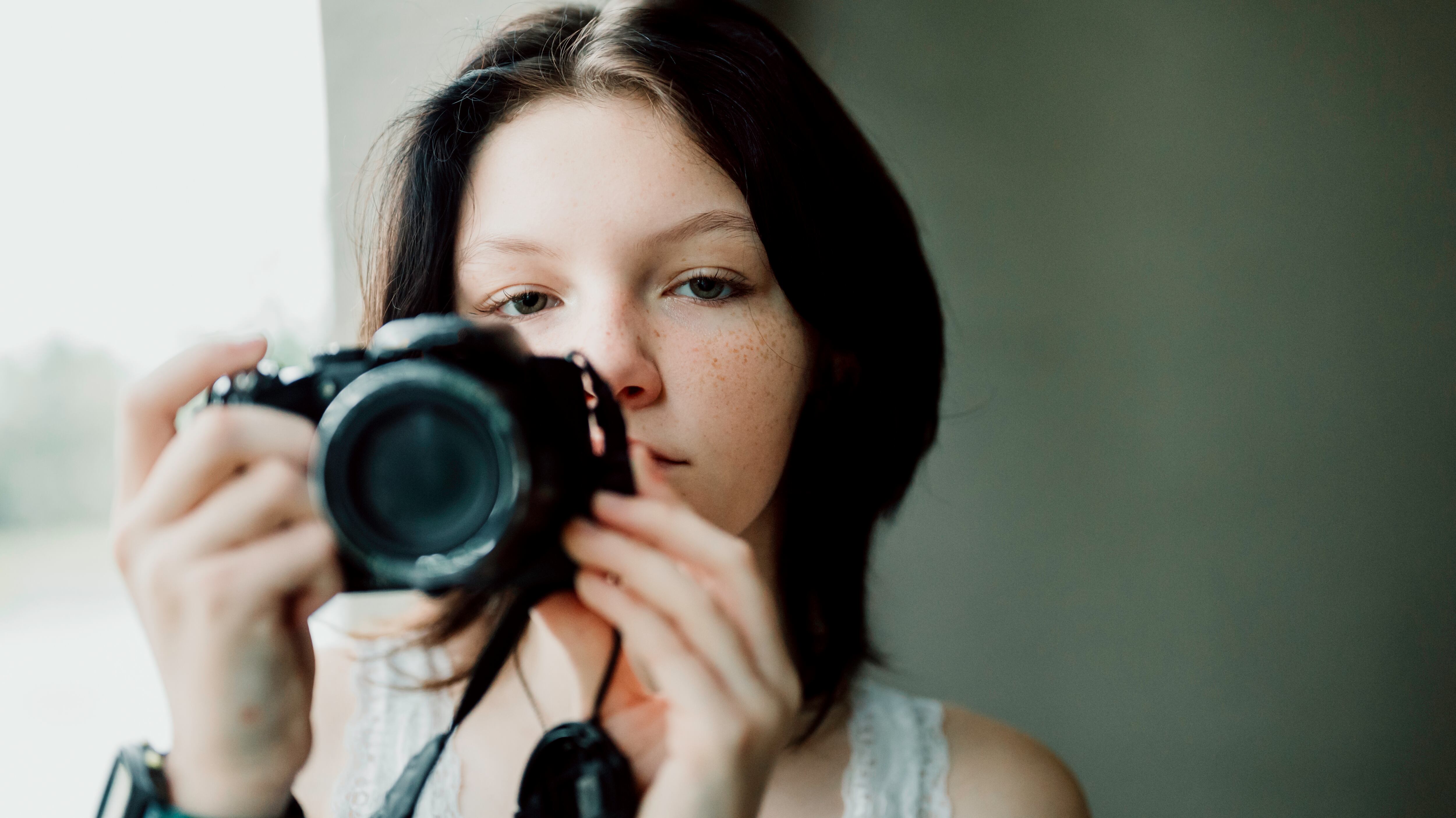 Llamada a la juventud a la fotografía y la fiesta
