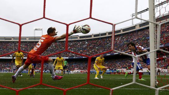 Tiago remata de cabeza para anotar el 2-0 del Atlético ante el Getafe