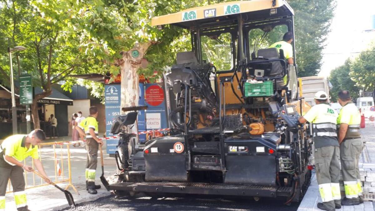 Comienzan los trabajos de arreglo del firme en el margen derecho de la Plaza de las Batallas