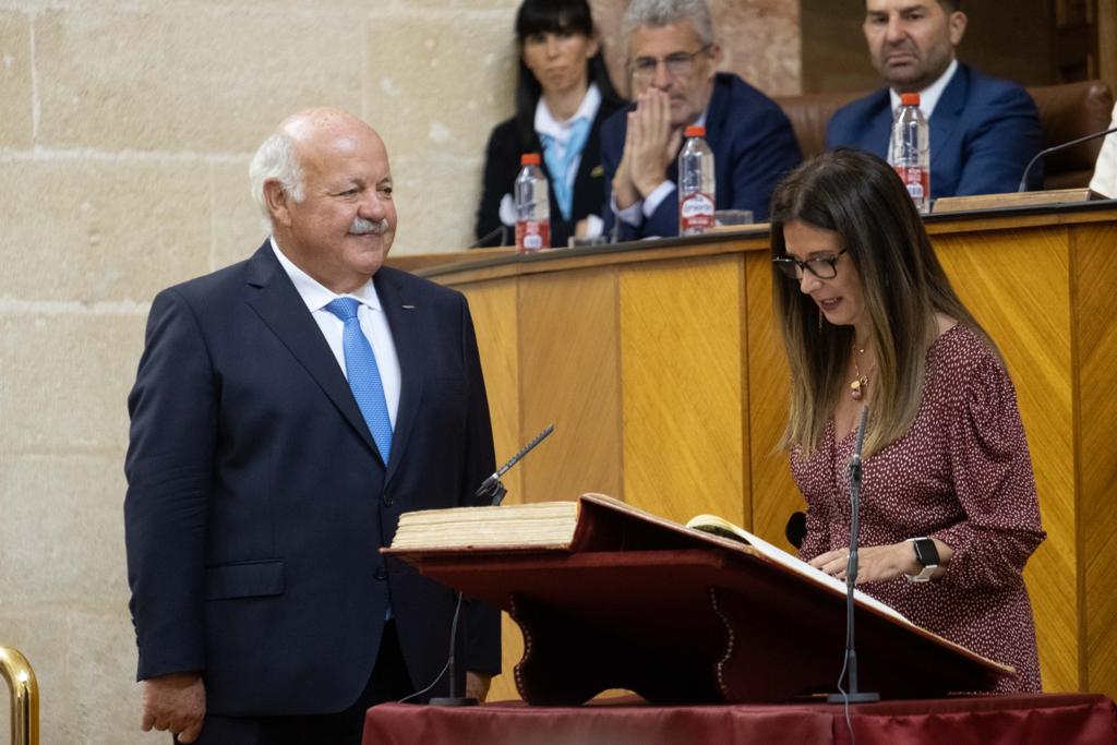 Auxiliadora del Olmo toma posesión de su cargo como diputada, por Jaén, en el parlamento andaluz.