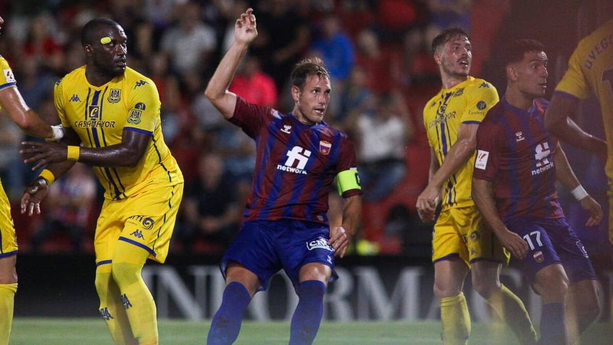 Al Eldense se le escapa la victoria ante el Alcorcón en el último suspiro (2-2)