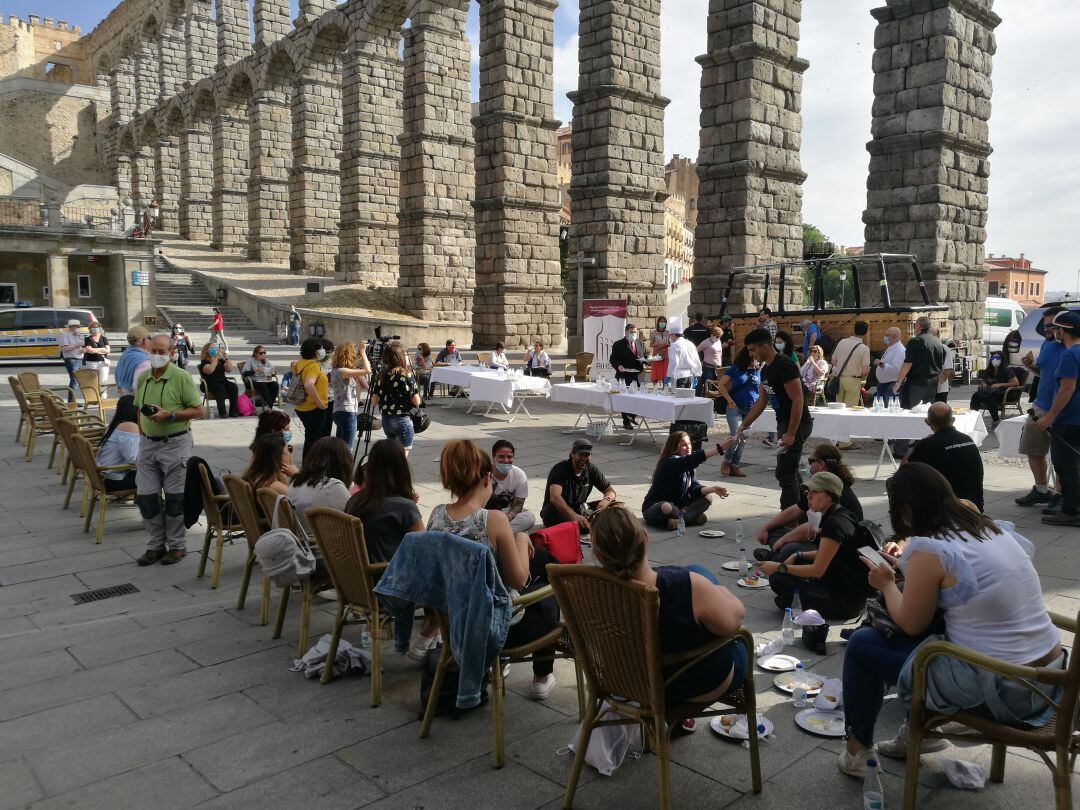 Los sanitarios participantes en Segovia Despega, disfrutan del almuerzo ofrecido por los hosteleros de la provincia
