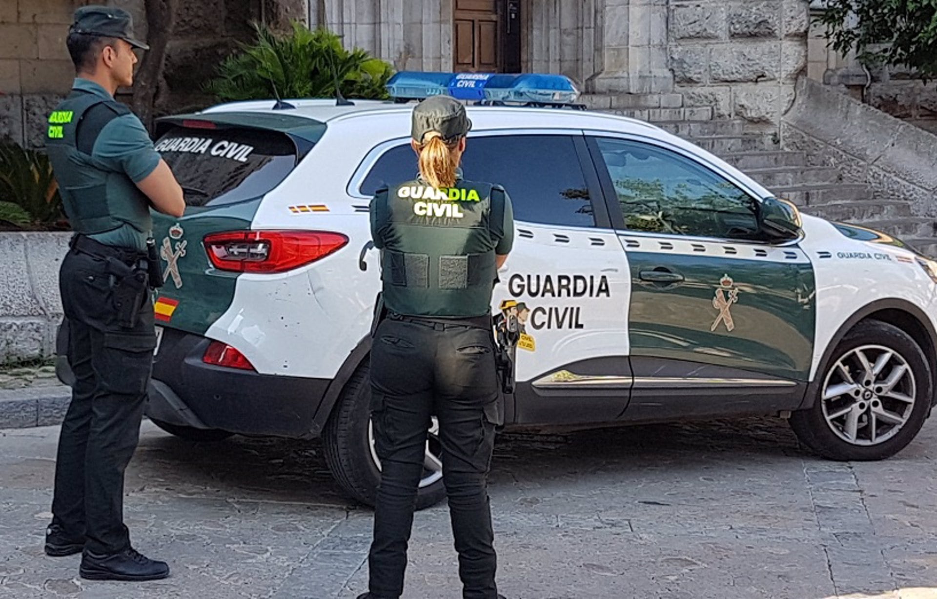 Imagen de archivo de dos agentes de la Guardia Civil