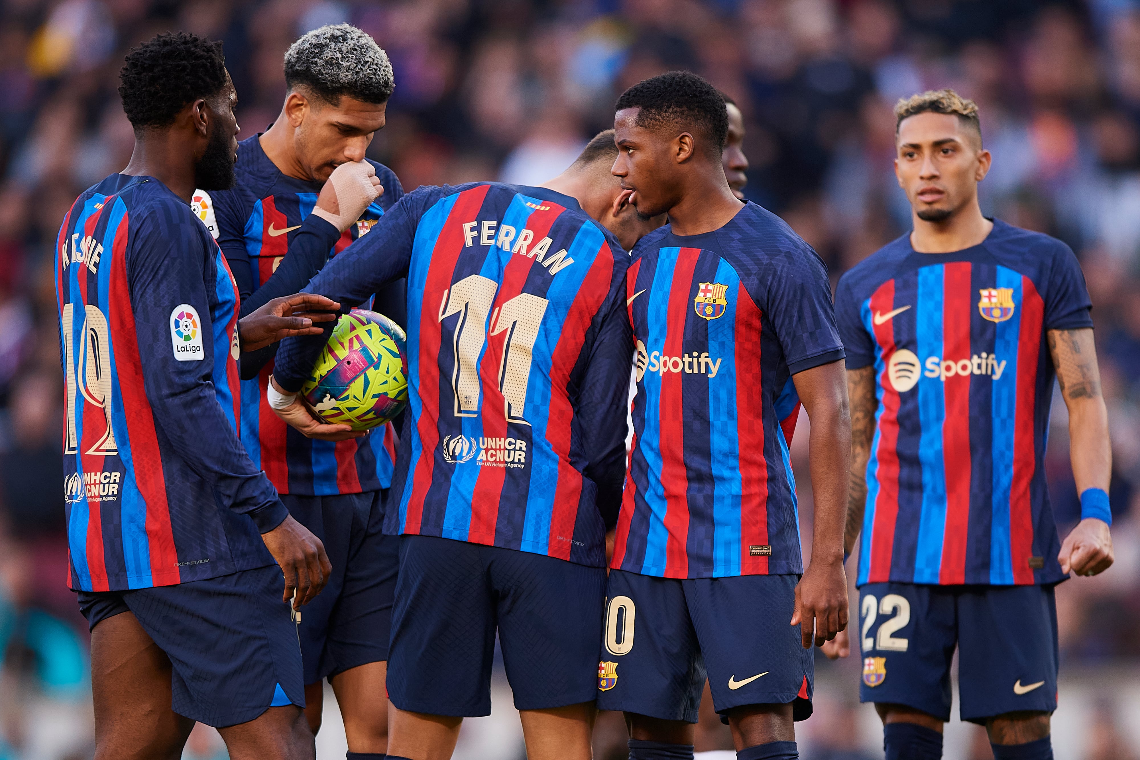 Ferran Torres, Ansu Fati, Kessié, Raphinha y Ronald Arraujo durante el partido de la Liga Santander entre FC Barcelona y Valencia FC