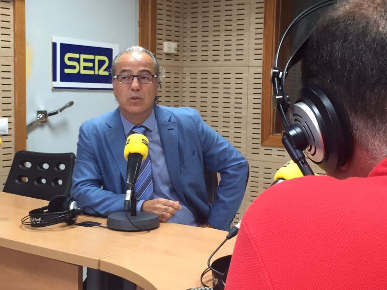 El consejero de Sanidad en los estudios de la SER.