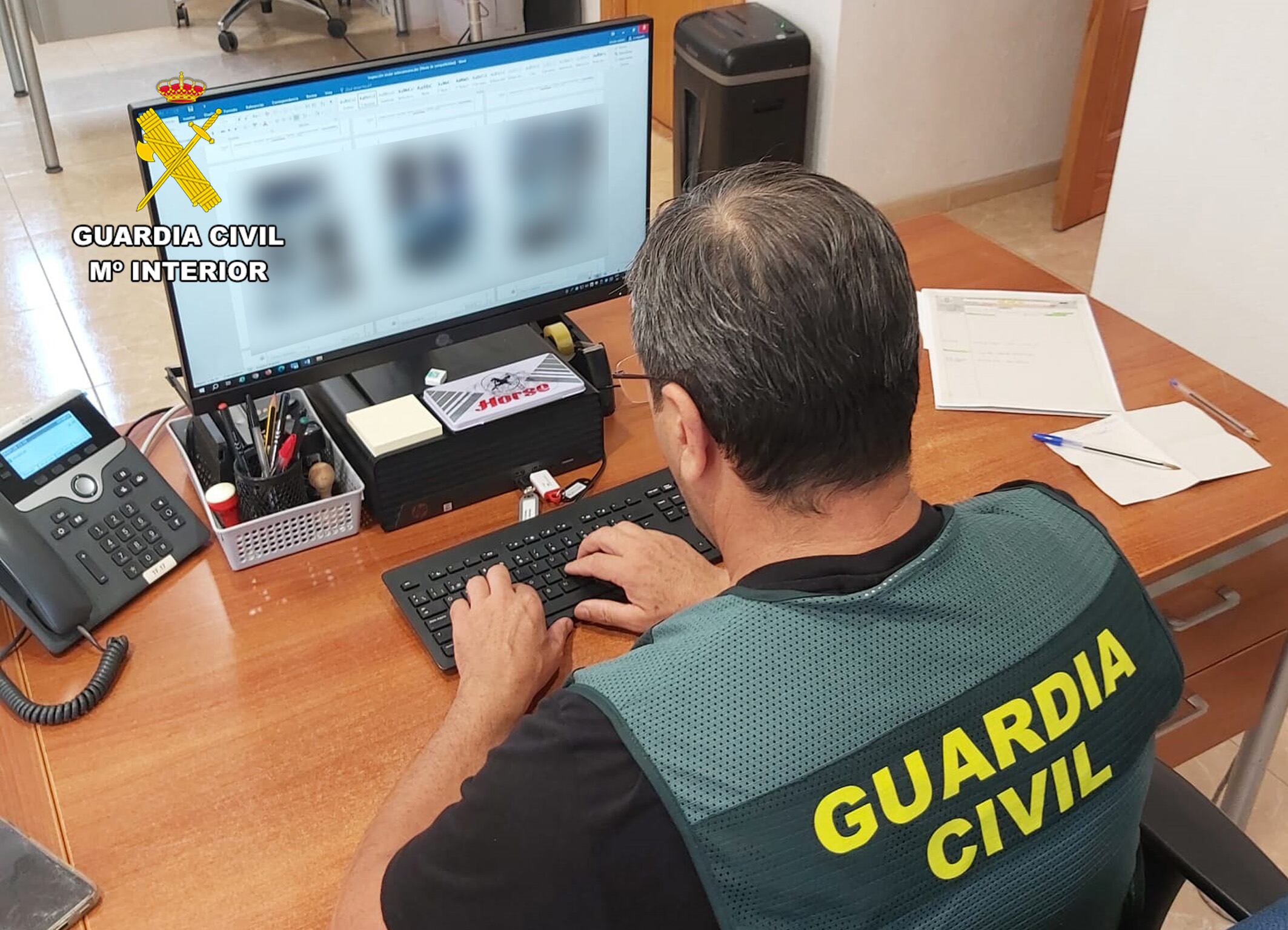 La Guardia Civil investiga en Totana a un menor por crear con IA fotografías de desnudos de compañeras del mismo centro educativo