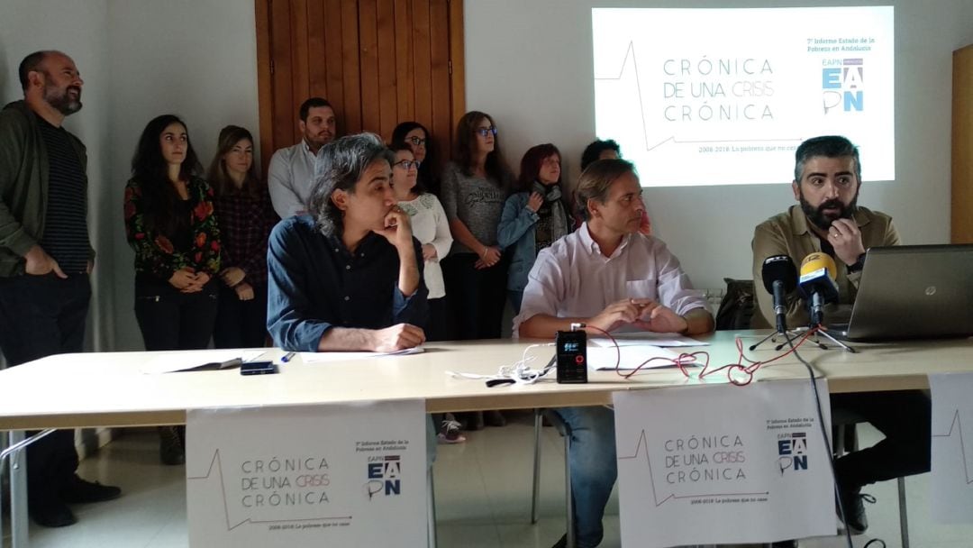 Representantes de las organizaciones de la Red Andaluza de Lucha Contra la Pobreza durante la presentación del informe 