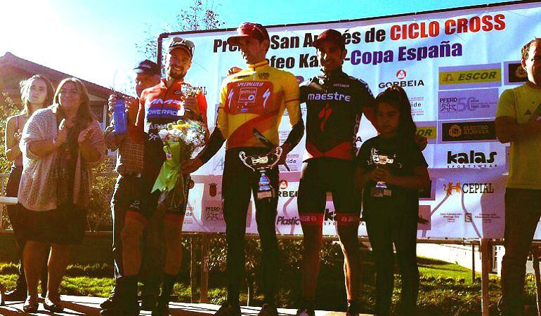 Podio categoría Elite Masculina en el ciclocross de Amezaga de Zuia.