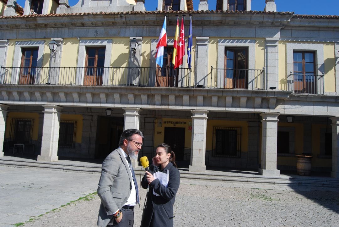 El alcalde de Brunete, Borja Gutiérrez, y Sandra Moreno