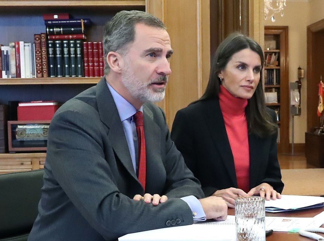 Los Reyes, Don Felipe y Doña Leitizia, en la reunión telemática