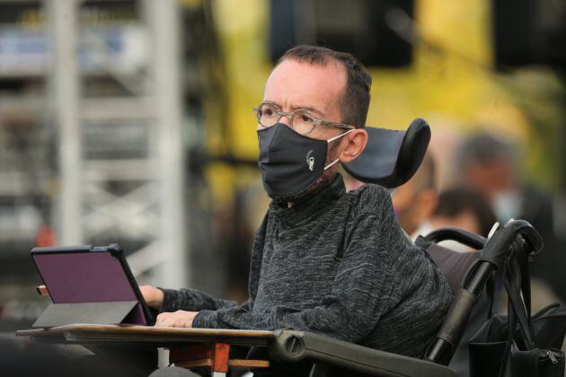 El portavoz de Unidas Podemos en el Congreso, Pablo Echenique durante el acto de cierre de campaña del partido en el anfiteatro Lourdes y Mariano del parque de la Cuña Verde de Vicálvaro, a 2 de mayo de 2021